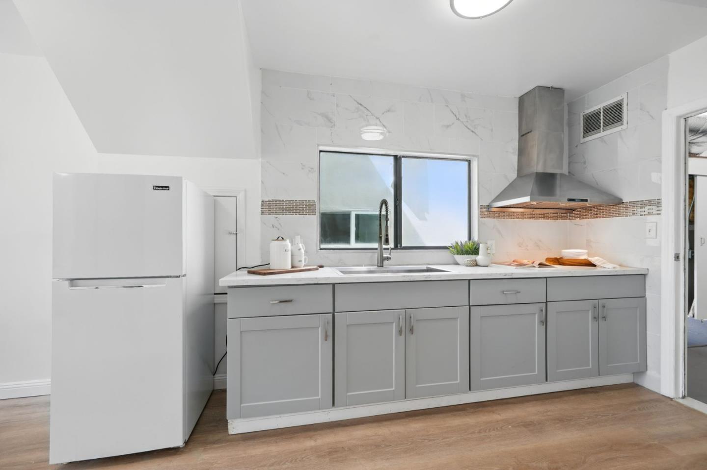 Detail Gallery Image 15 of 39 For 2687 45th Ave, San Francisco,  CA 94116 - 5 Beds | 2 Baths