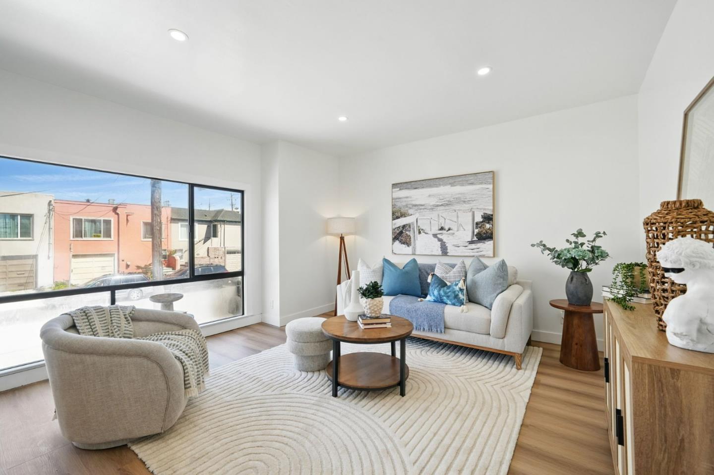 Detail Gallery Image 4 of 39 For 2687 45th Ave, San Francisco,  CA 94116 - 5 Beds | 2 Baths