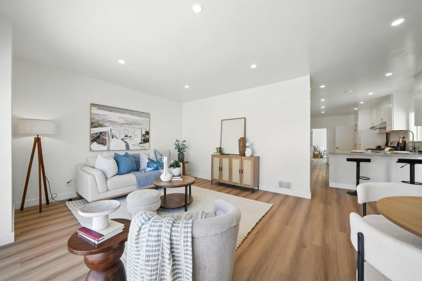 Detail Gallery Image 5 of 39 For 2687 45th Ave, San Francisco,  CA 94116 - 5 Beds | 2 Baths