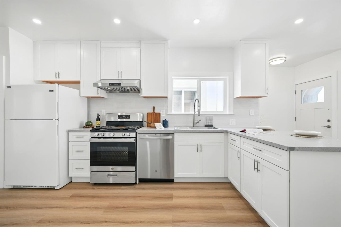 Detail Gallery Image 6 of 39 For 2687 45th Ave, San Francisco,  CA 94116 - 5 Beds | 2 Baths