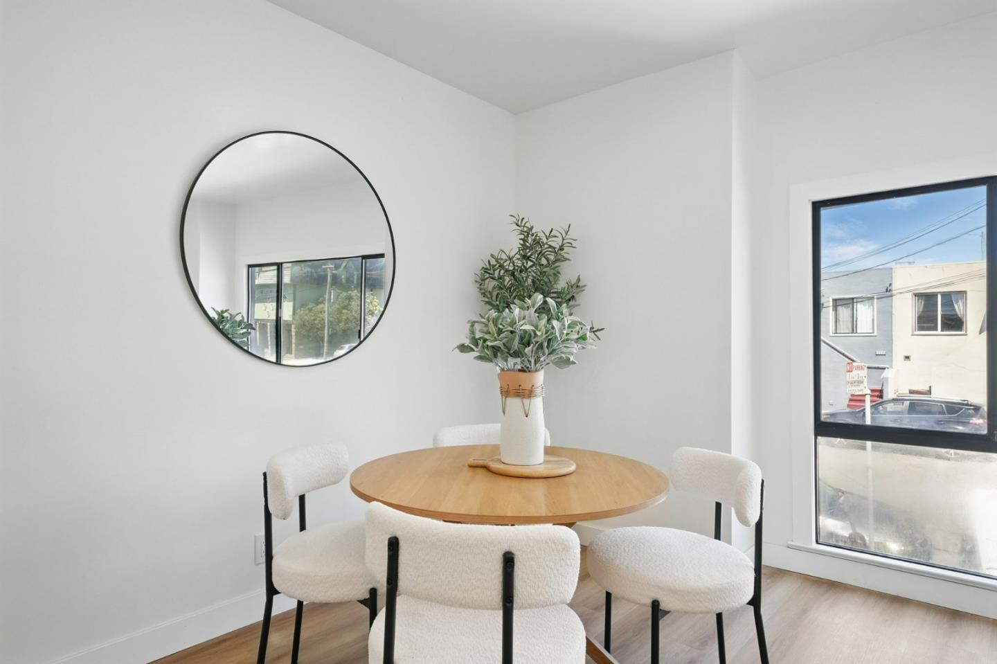 Detail Gallery Image 9 of 39 For 2687 45th Ave, San Francisco,  CA 94116 - 5 Beds | 2 Baths