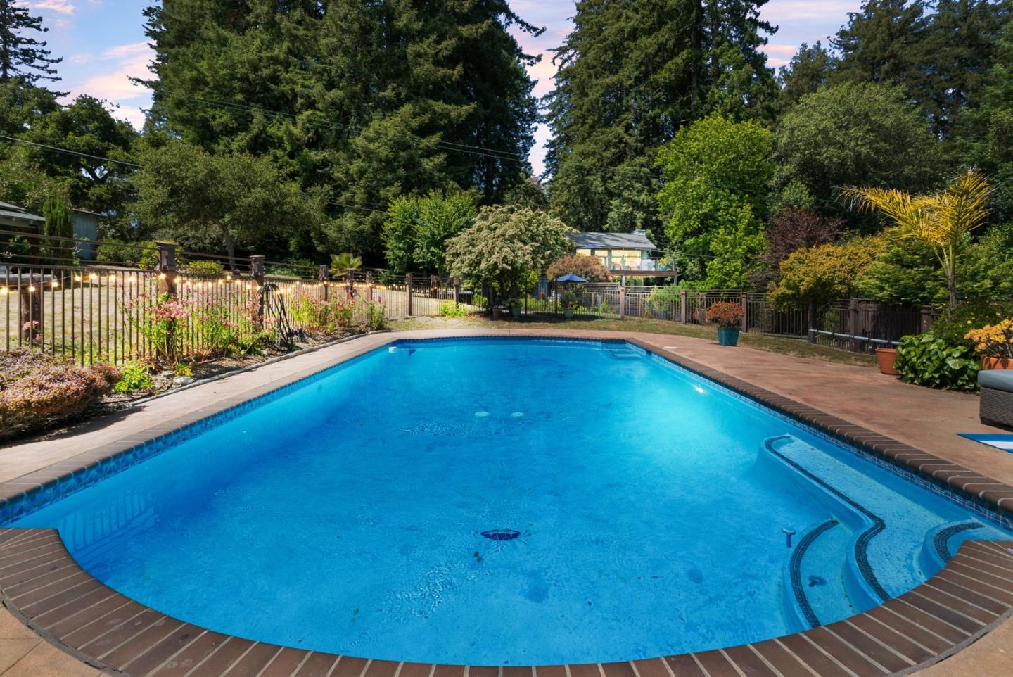 Detail Gallery Image 3 of 90 For 120 Bella Vista Ln, Watsonville,  CA 95076 - 4 Beds | 2/1 Baths