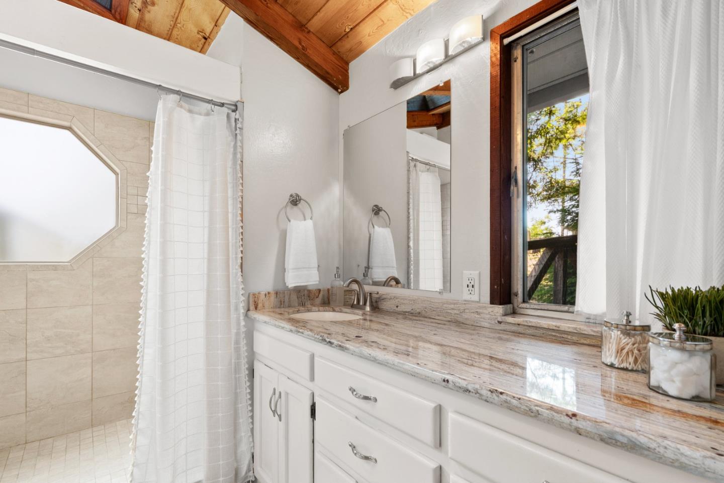 Detail Gallery Image 38 of 90 For 120 Bella Vista Ln, Watsonville,  CA 95076 - 4 Beds | 2/1 Baths