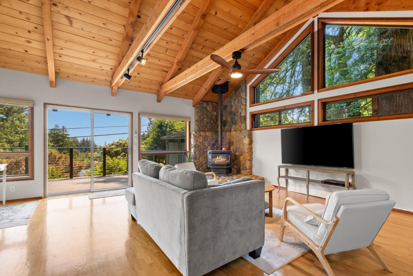 Detail Gallery Image 7 of 90 For 120 Bella Vista Ln, Watsonville,  CA 95076 - 4 Beds | 2/1 Baths