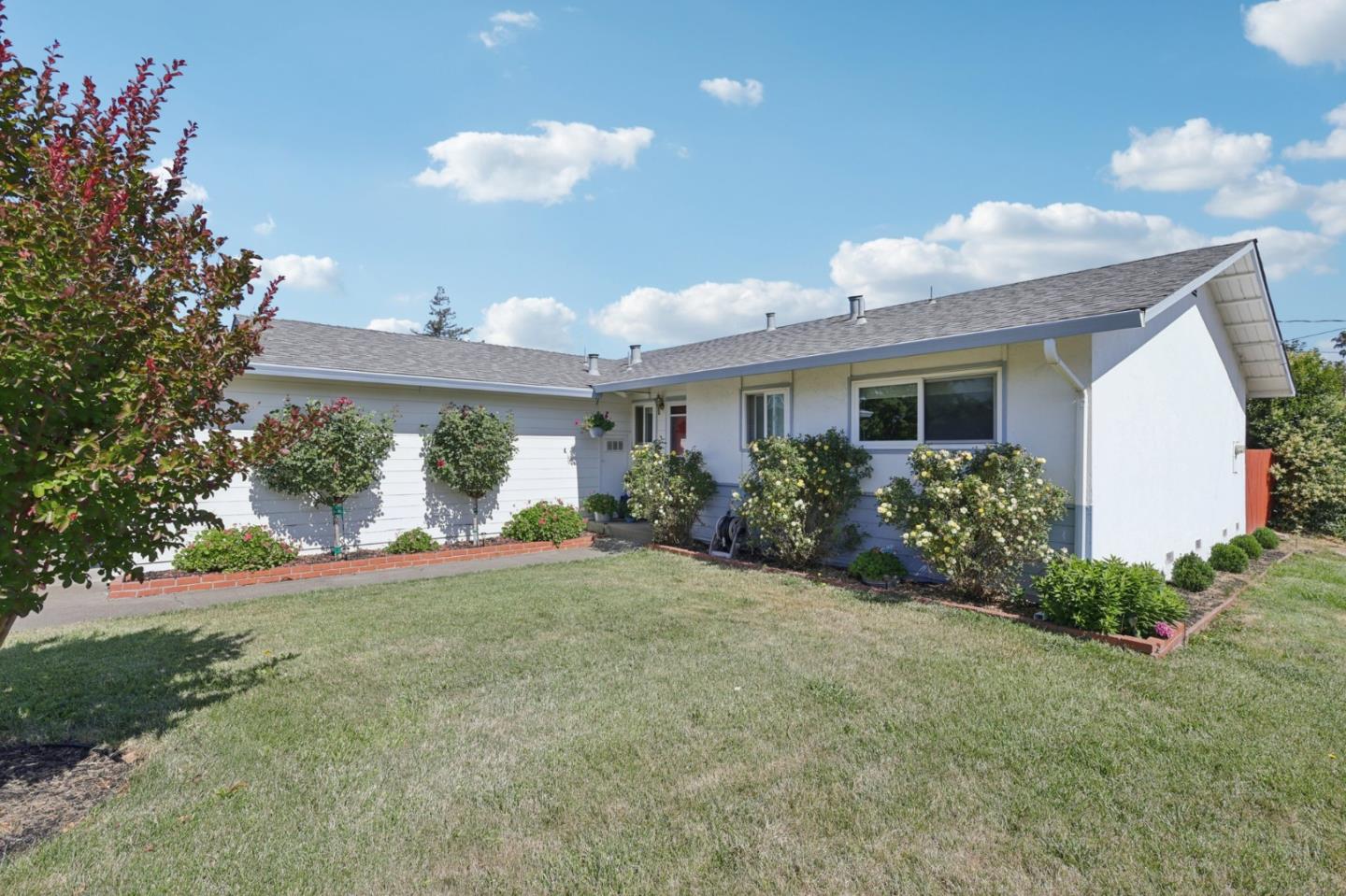 Detail Gallery Image 4 of 27 For 1484 Laredo St, Napa,  CA 94559 - 3 Beds | 2 Baths