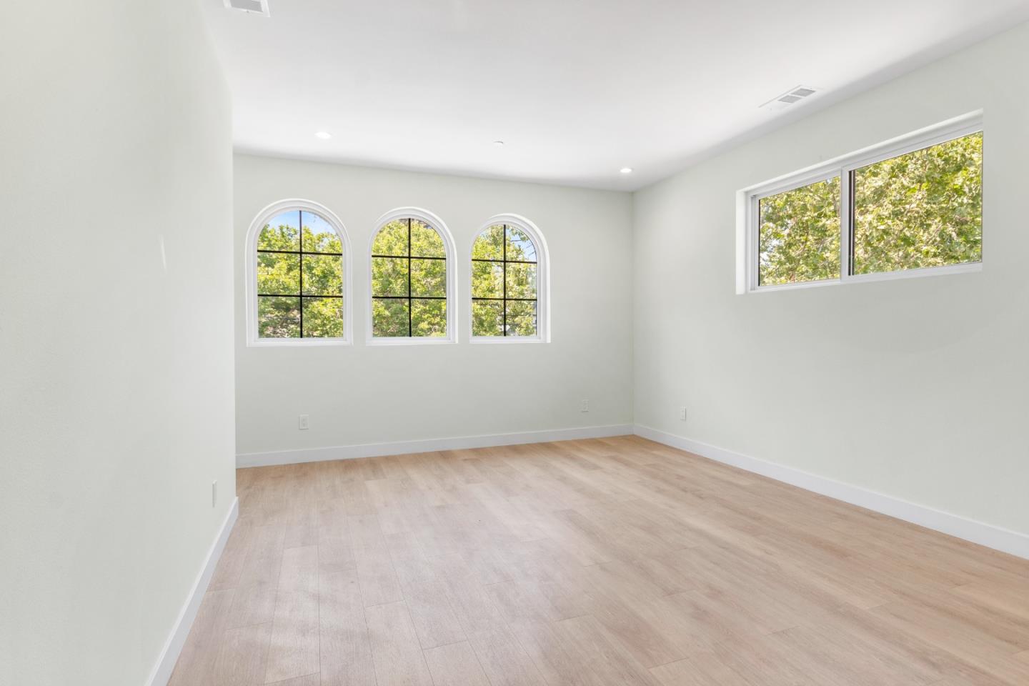 Detail Gallery Image 3 of 42 For 30 S 22nd St #1,  San Jose,  CA 95116 - 2 Beds | 2 Baths