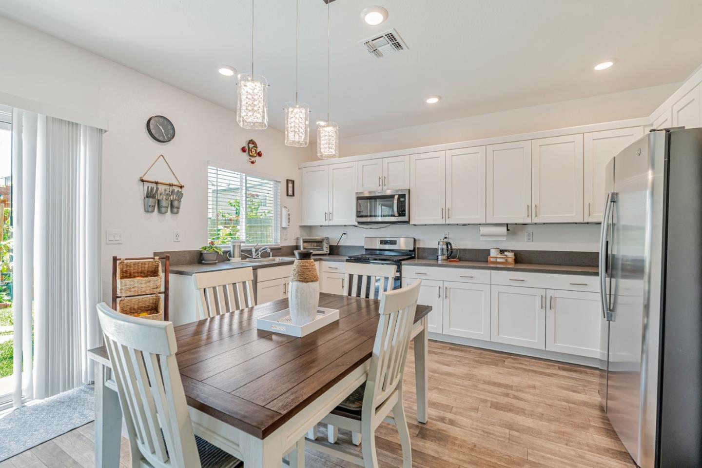 Detail Gallery Image 10 of 24 For 1420 Primitivo Ln, Manteca,  CA 95336 - 3 Beds | 2/1 Baths