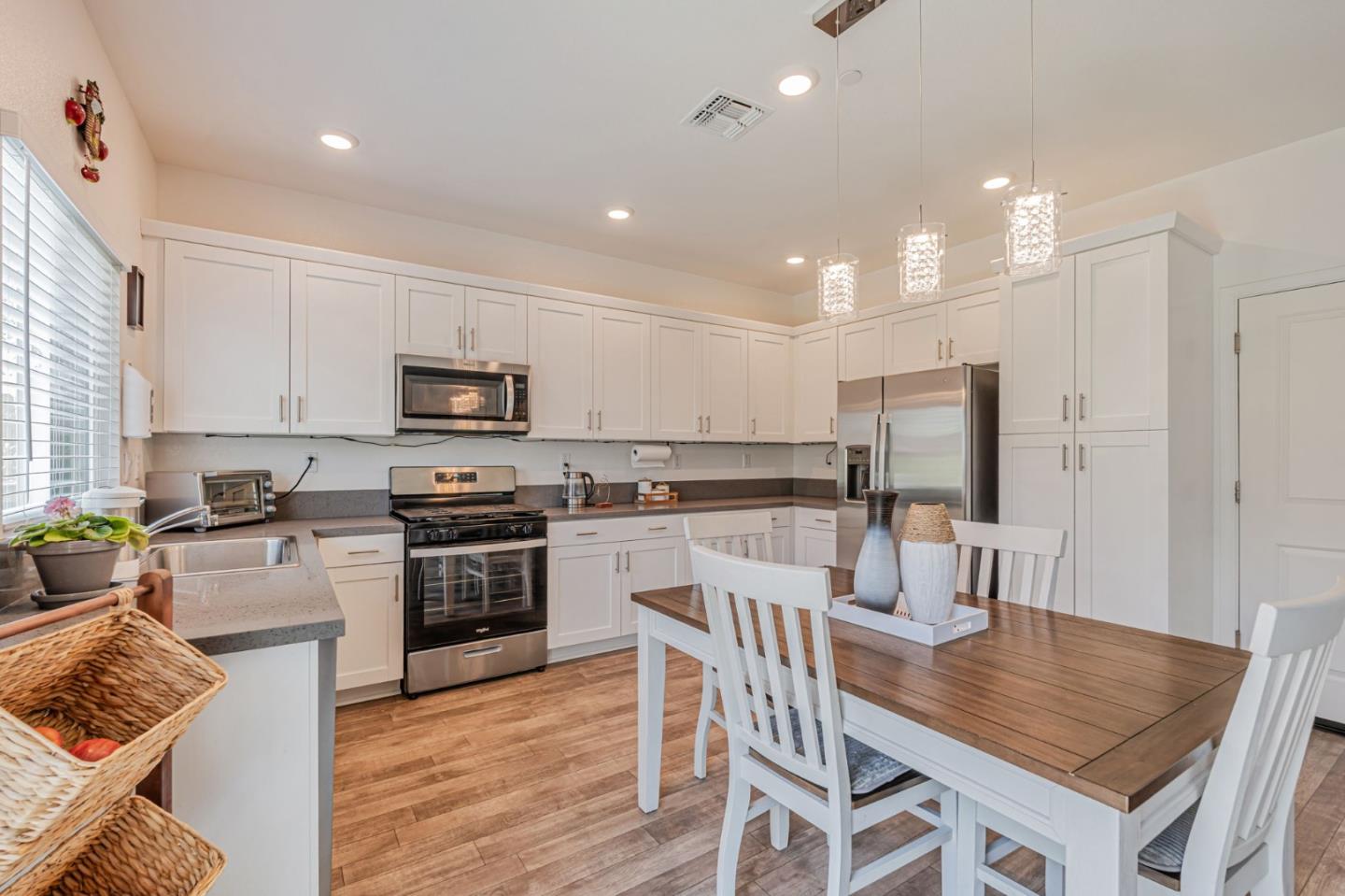 Detail Gallery Image 11 of 24 For 1420 Primitivo Ln, Manteca,  CA 95336 - 3 Beds | 2/1 Baths