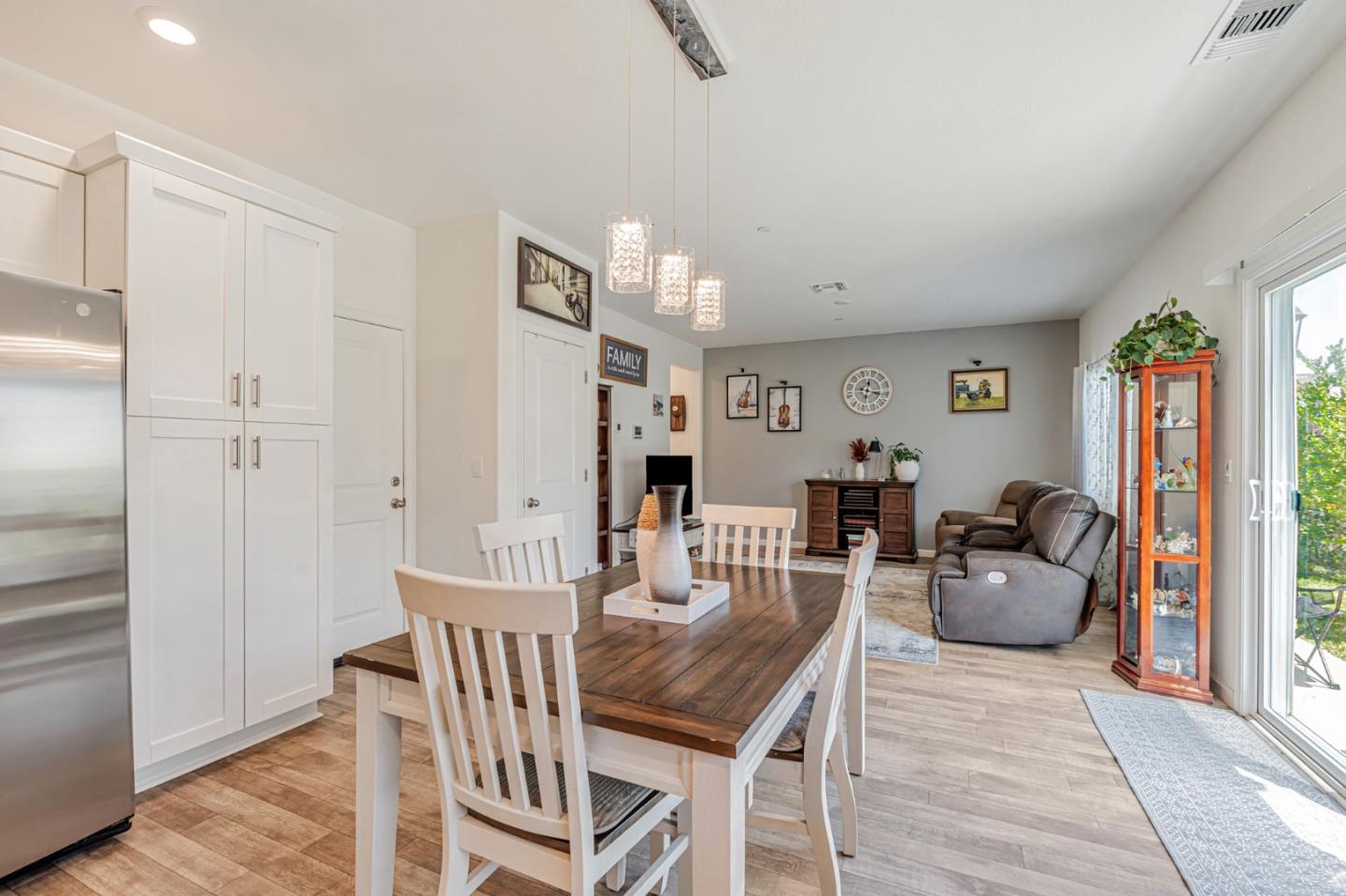 Detail Gallery Image 12 of 24 For 1420 Primitivo Ln, Manteca,  CA 95336 - 3 Beds | 2/1 Baths