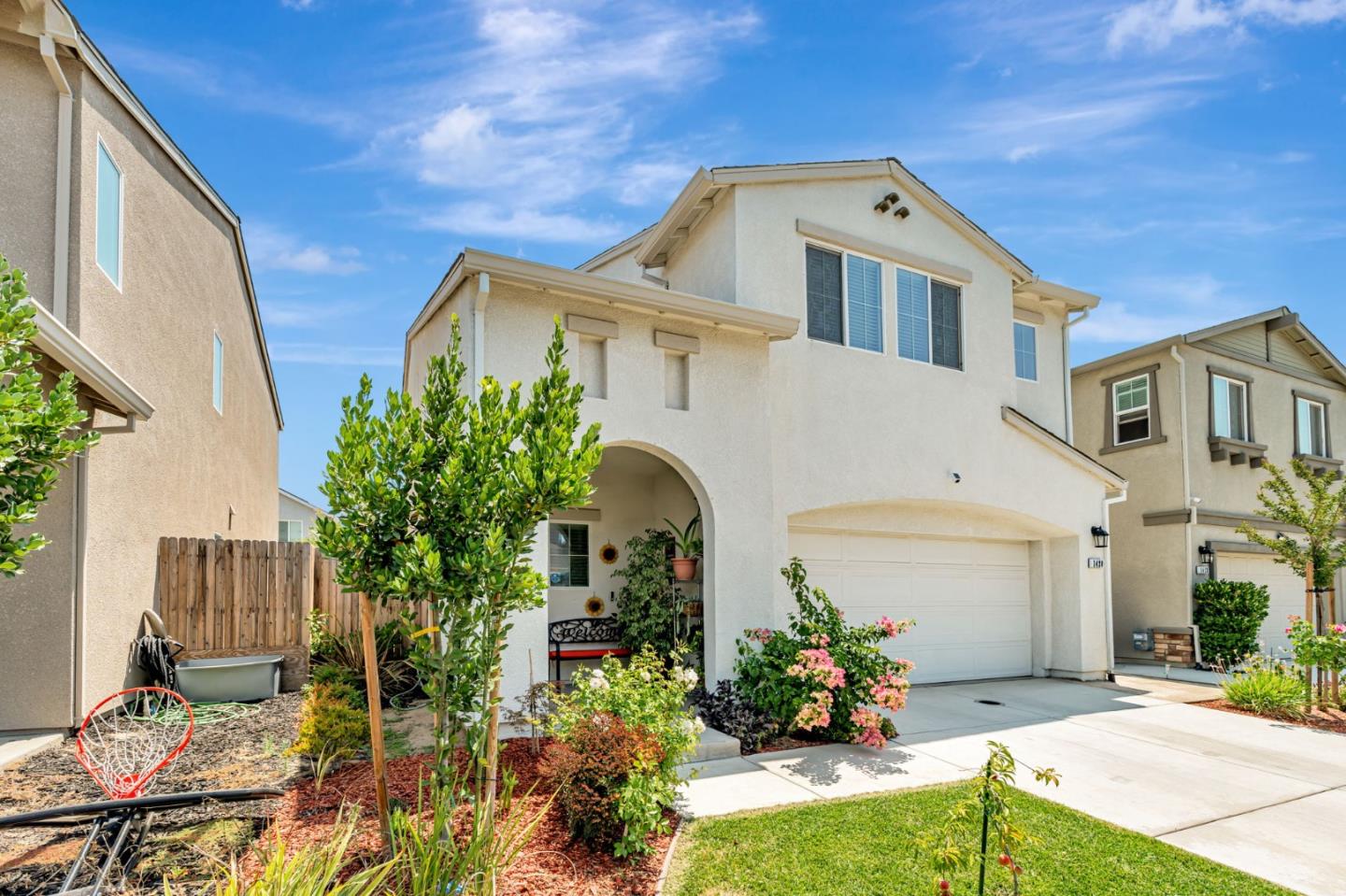 Detail Gallery Image 4 of 24 For 1420 Primitivo Ln, Manteca,  CA 95336 - 3 Beds | 2/1 Baths