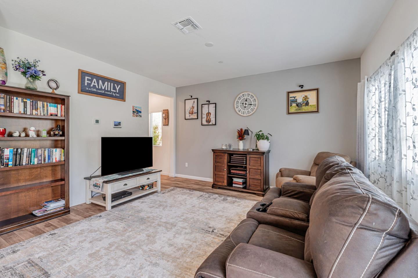 Detail Gallery Image 9 of 24 For 1420 Primitivo Ln, Manteca,  CA 95336 - 3 Beds | 2/1 Baths
