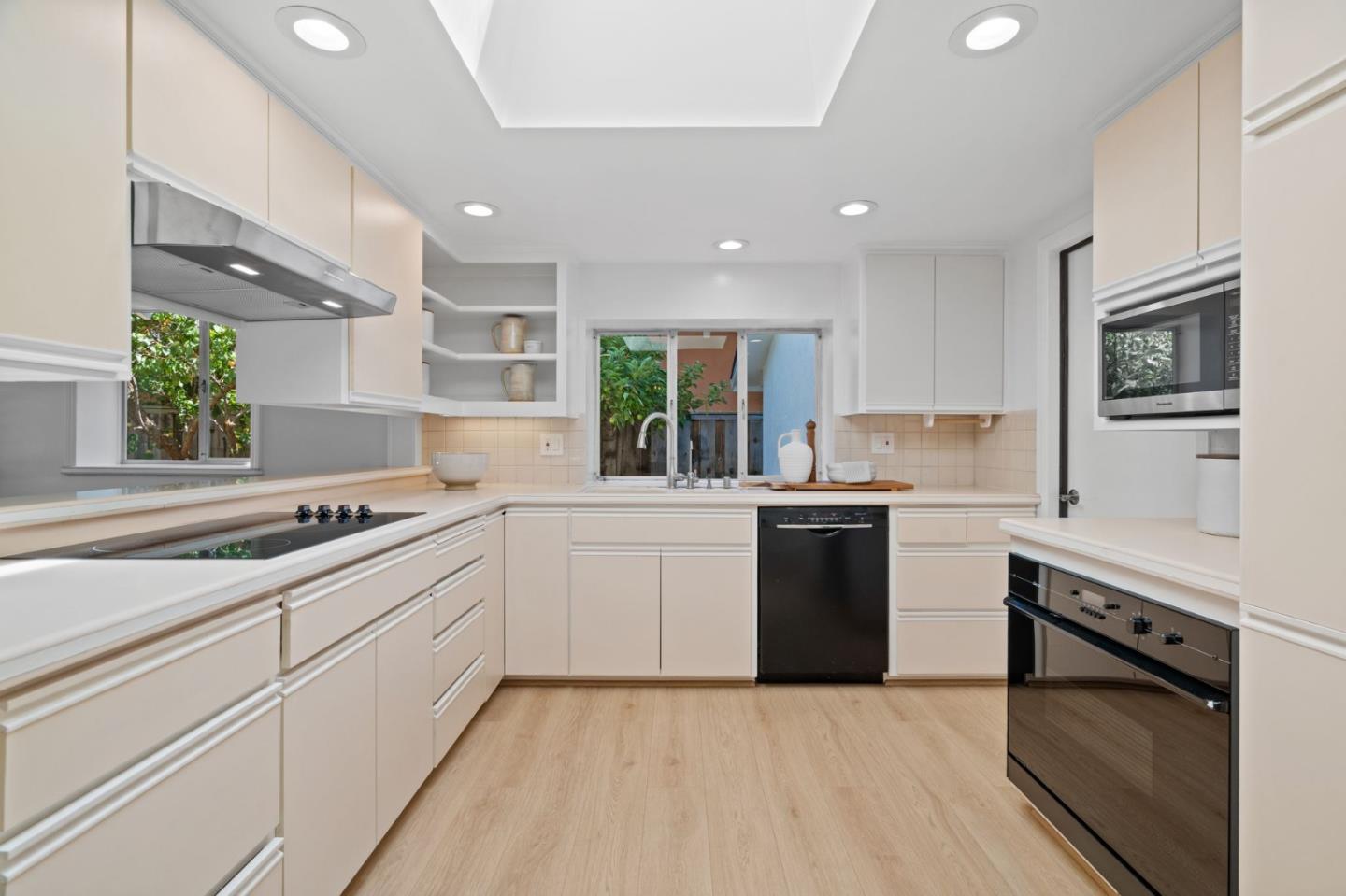 Detail Gallery Image 17 of 57 For 1861 Limetree Ln, Mountain View,  CA 94040 - 4 Beds | 2 Baths