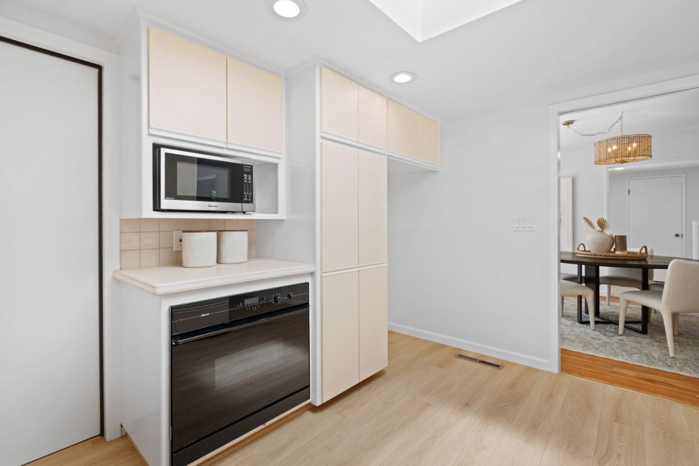 Detail Gallery Image 19 of 57 For 1861 Limetree Ln, Mountain View,  CA 94040 - 4 Beds | 2 Baths