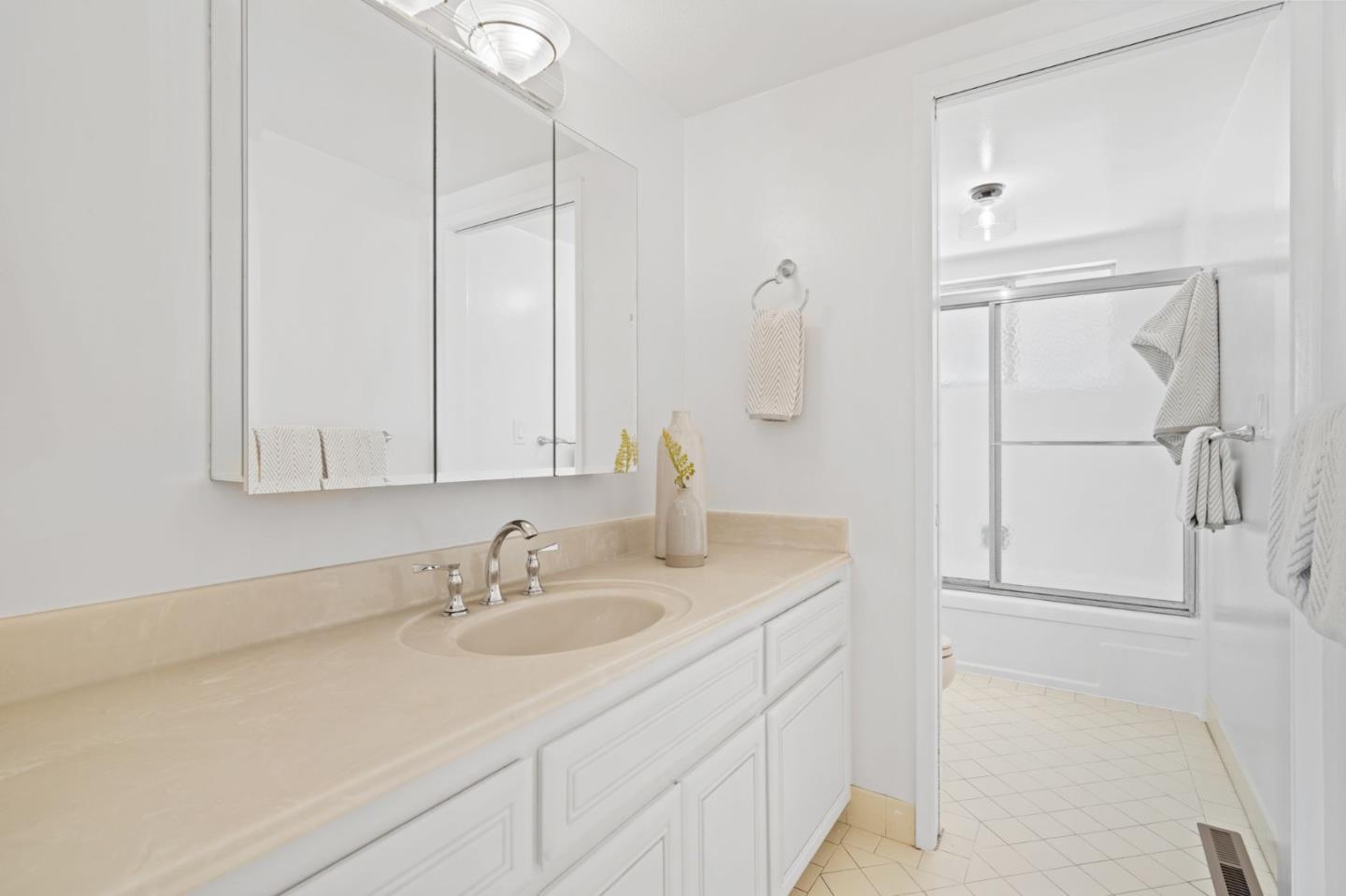 Detail Gallery Image 34 of 57 For 1861 Limetree Ln, Mountain View,  CA 94040 - 4 Beds | 2 Baths
