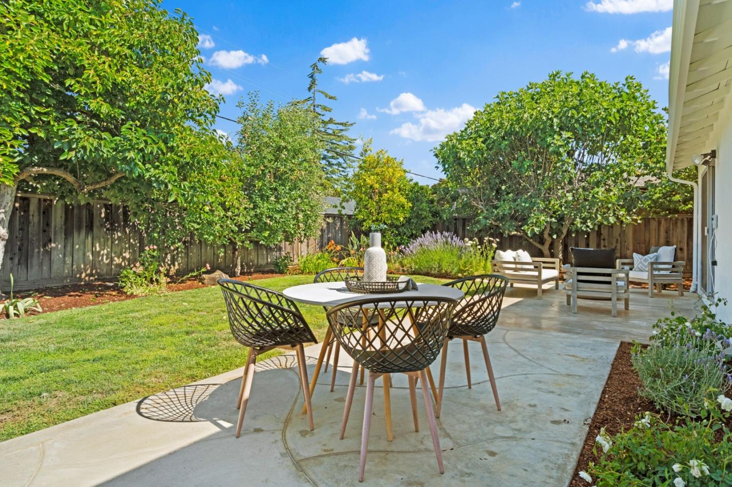 Detail Gallery Image 39 of 57 For 1861 Limetree Ln, Mountain View,  CA 94040 - 4 Beds | 2 Baths