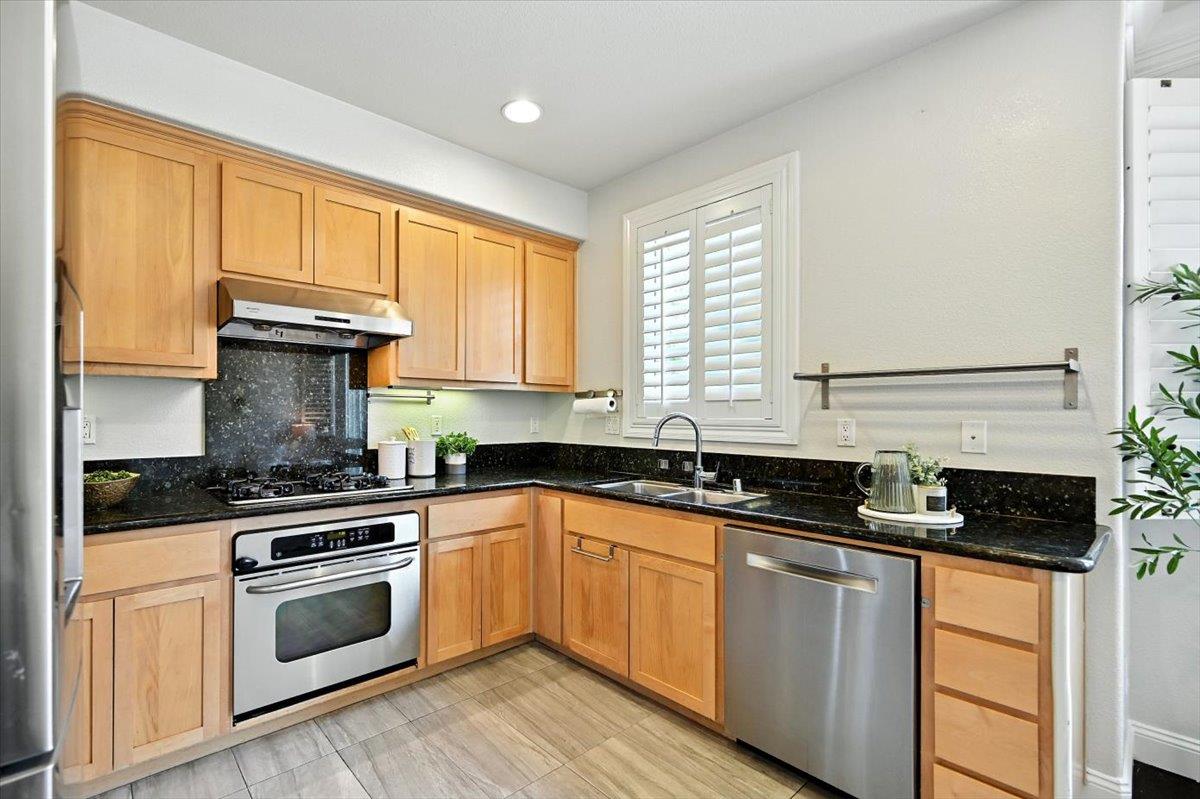 Detail Gallery Image 12 of 42 For 1172 Mckay Dr, San Jose,  CA 95131 - 4 Beds | 3/1 Baths