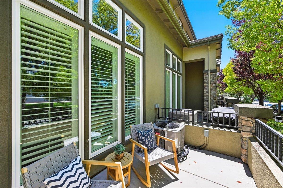Detail Gallery Image 2 of 42 For 1172 Mckay Dr, San Jose,  CA 95131 - 4 Beds | 3/1 Baths