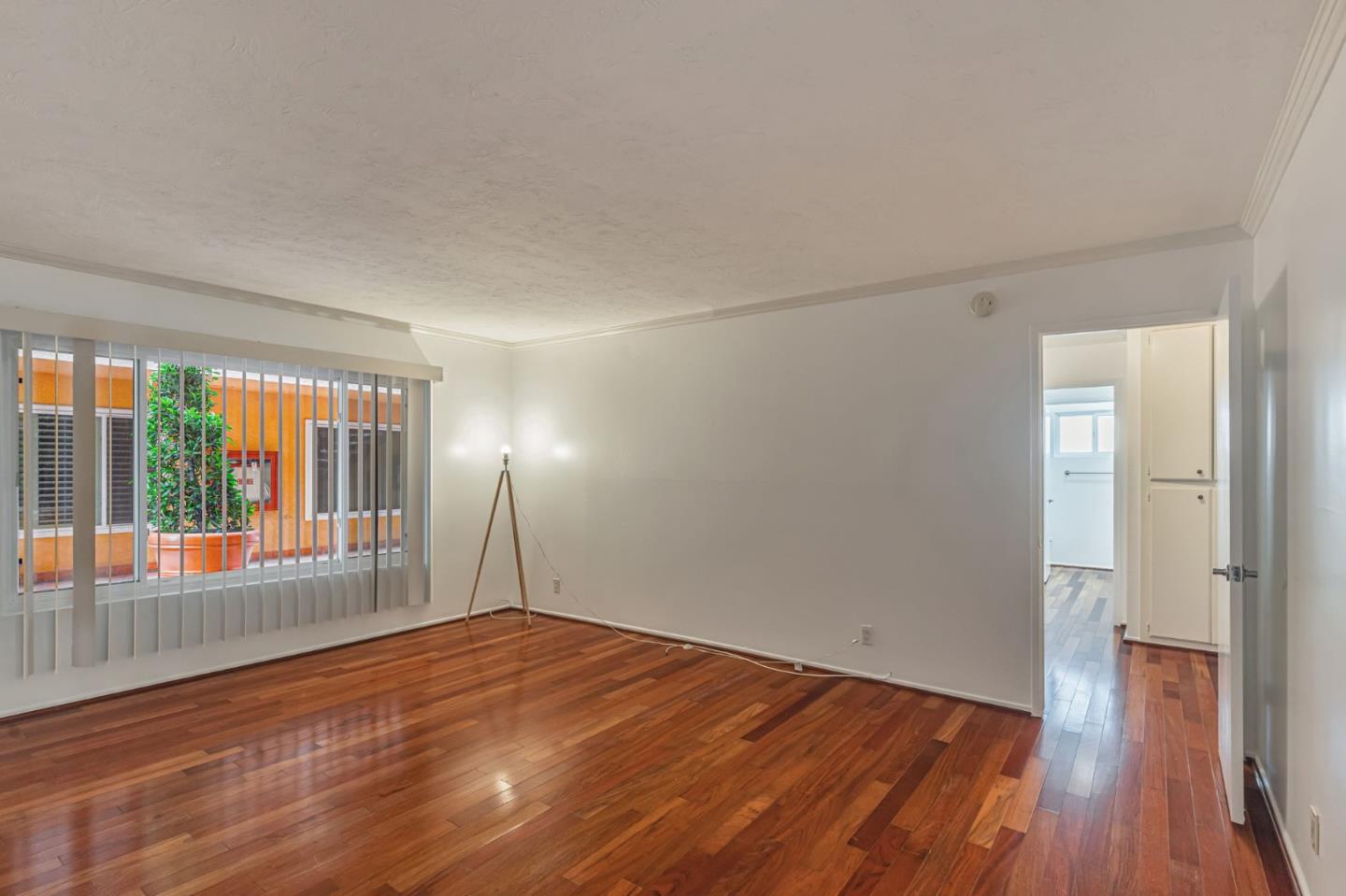 Detail Gallery Image 13 of 35 For 382 Coronado Ave #102,  Long Beach,  CA 90814 - 2 Beds | 2 Baths