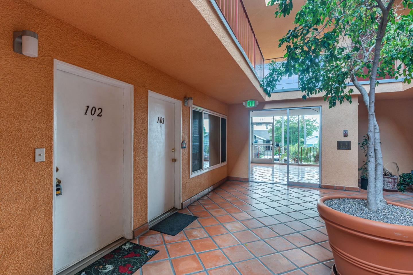 Detail Gallery Image 28 of 35 For 382 Coronado Ave #102,  Long Beach,  CA 90814 - 2 Beds | 2 Baths
