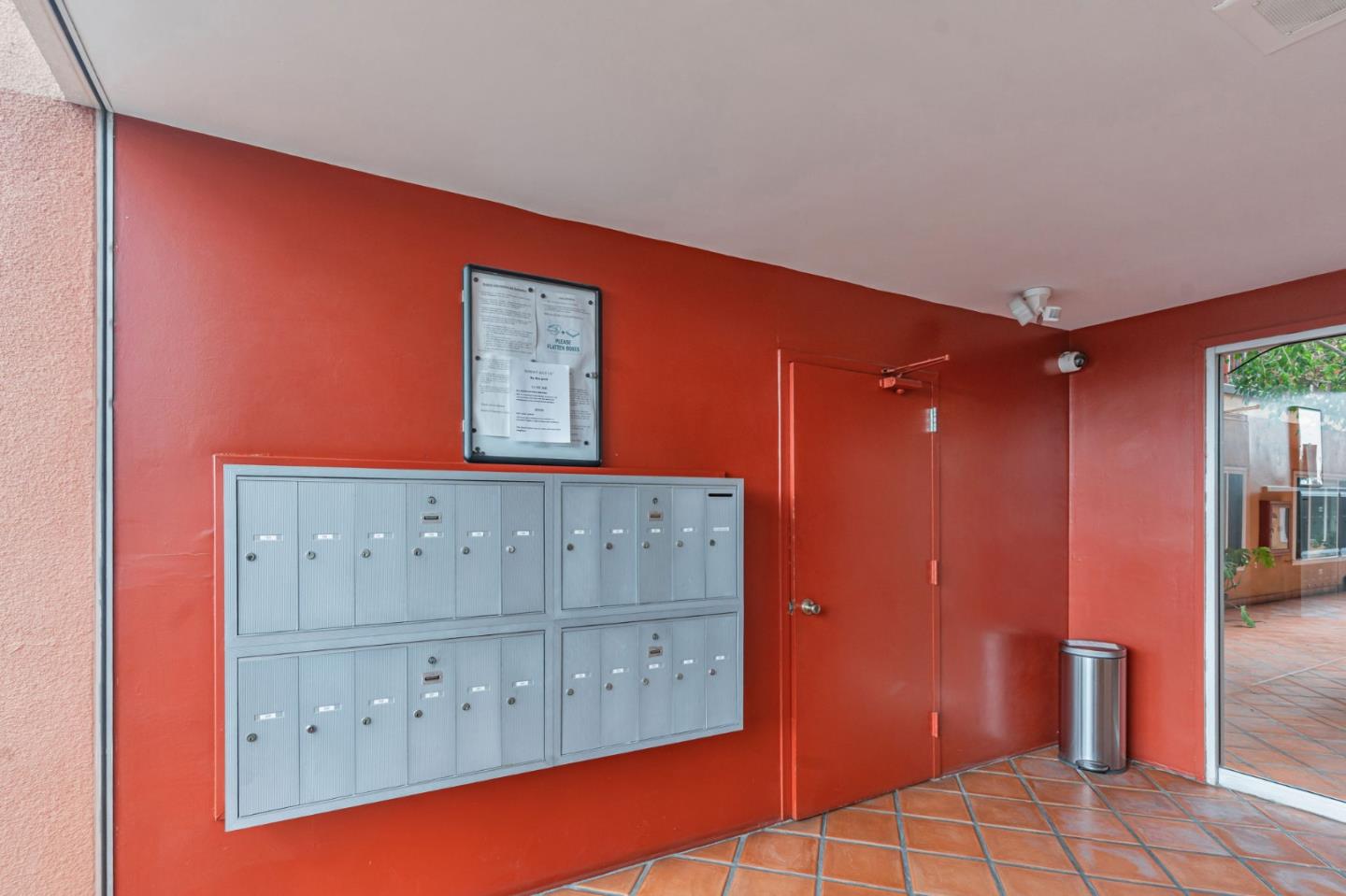 Detail Gallery Image 33 of 35 For 382 Coronado Ave #102,  Long Beach,  CA 90814 - 2 Beds | 2 Baths