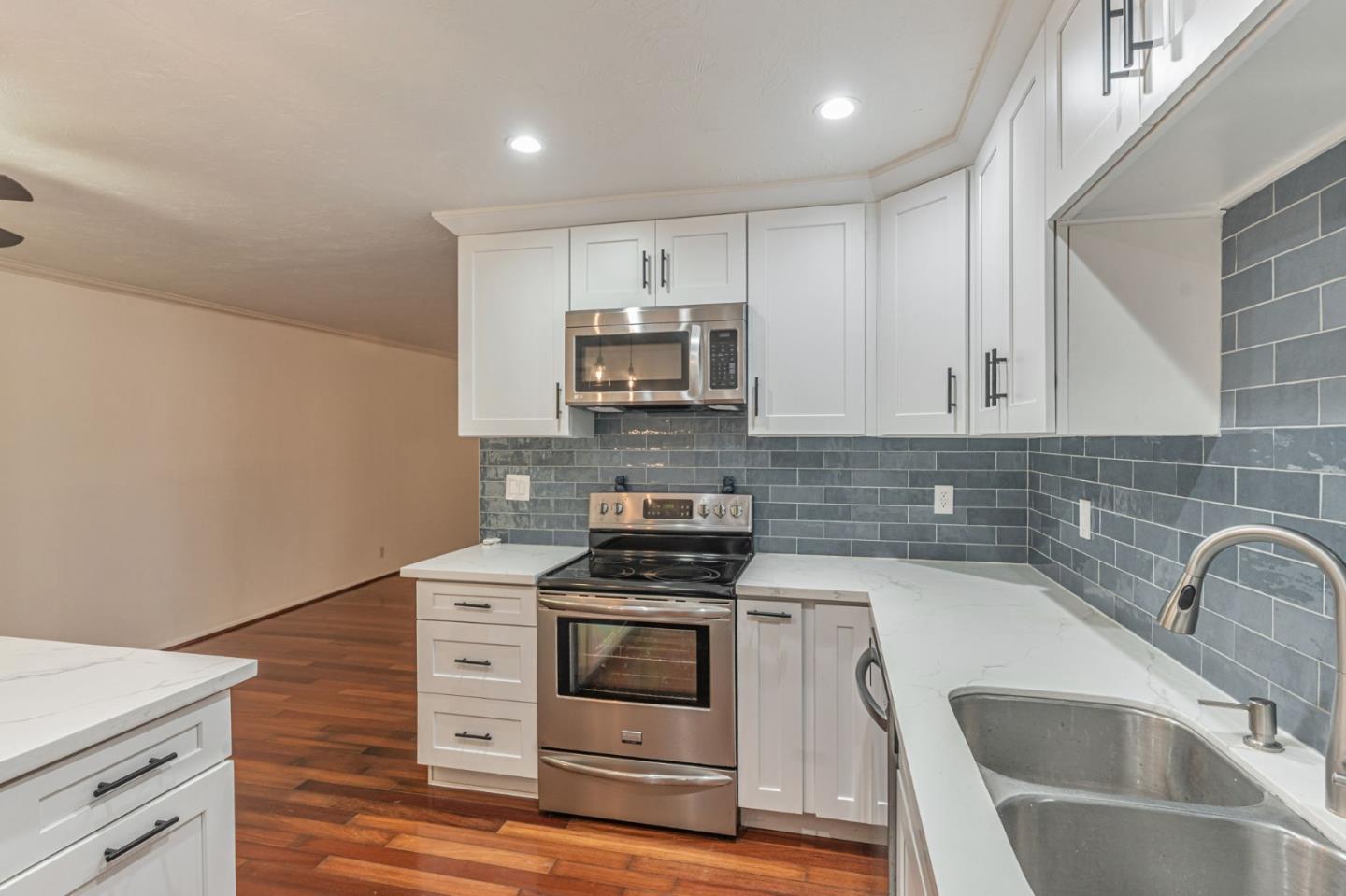 Detail Gallery Image 4 of 35 For 382 Coronado Ave #102,  Long Beach,  CA 90814 - 2 Beds | 2 Baths