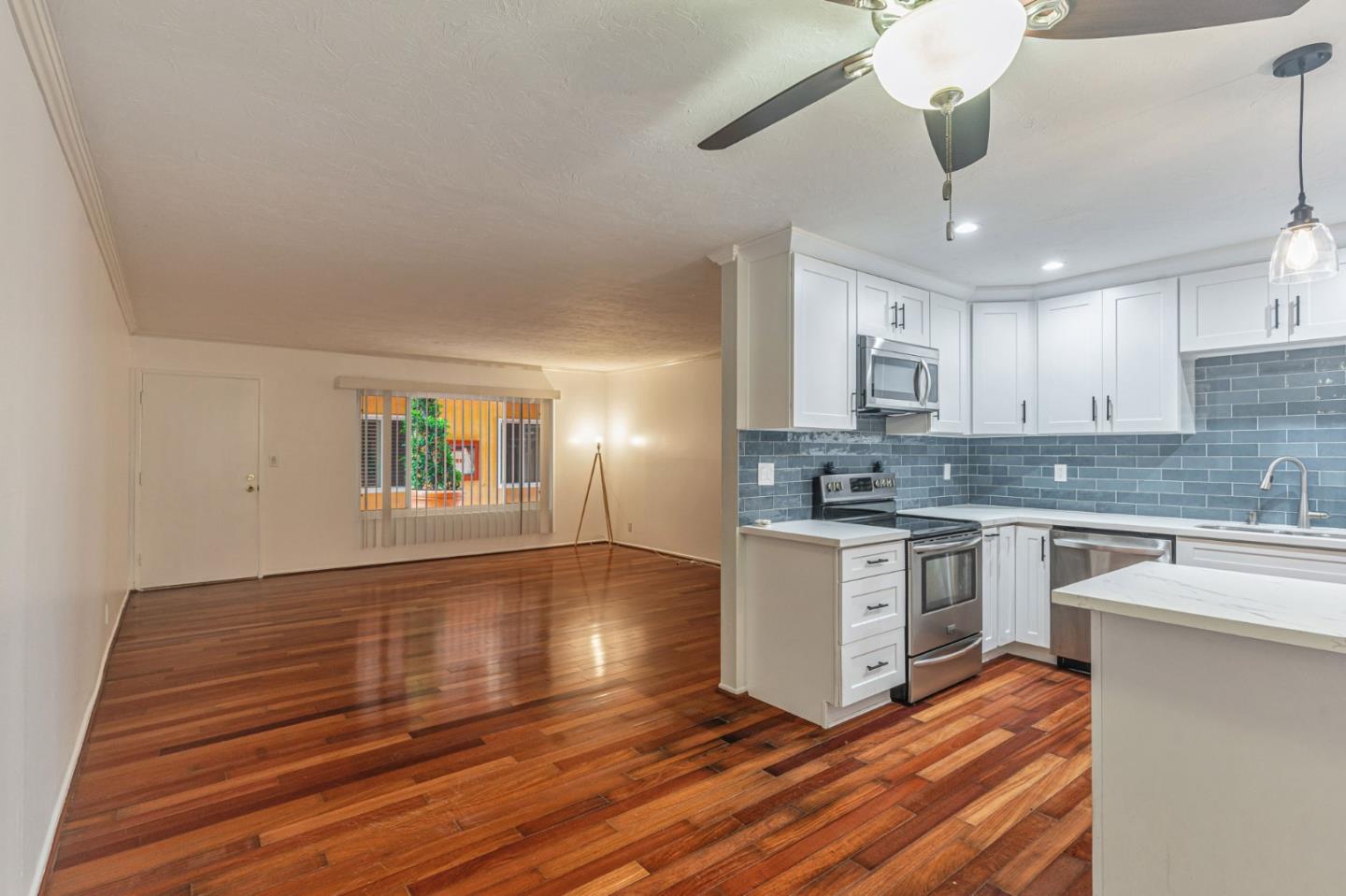 Detail Gallery Image 8 of 35 For 382 Coronado Ave #102,  Long Beach,  CA 90814 - 2 Beds | 2 Baths