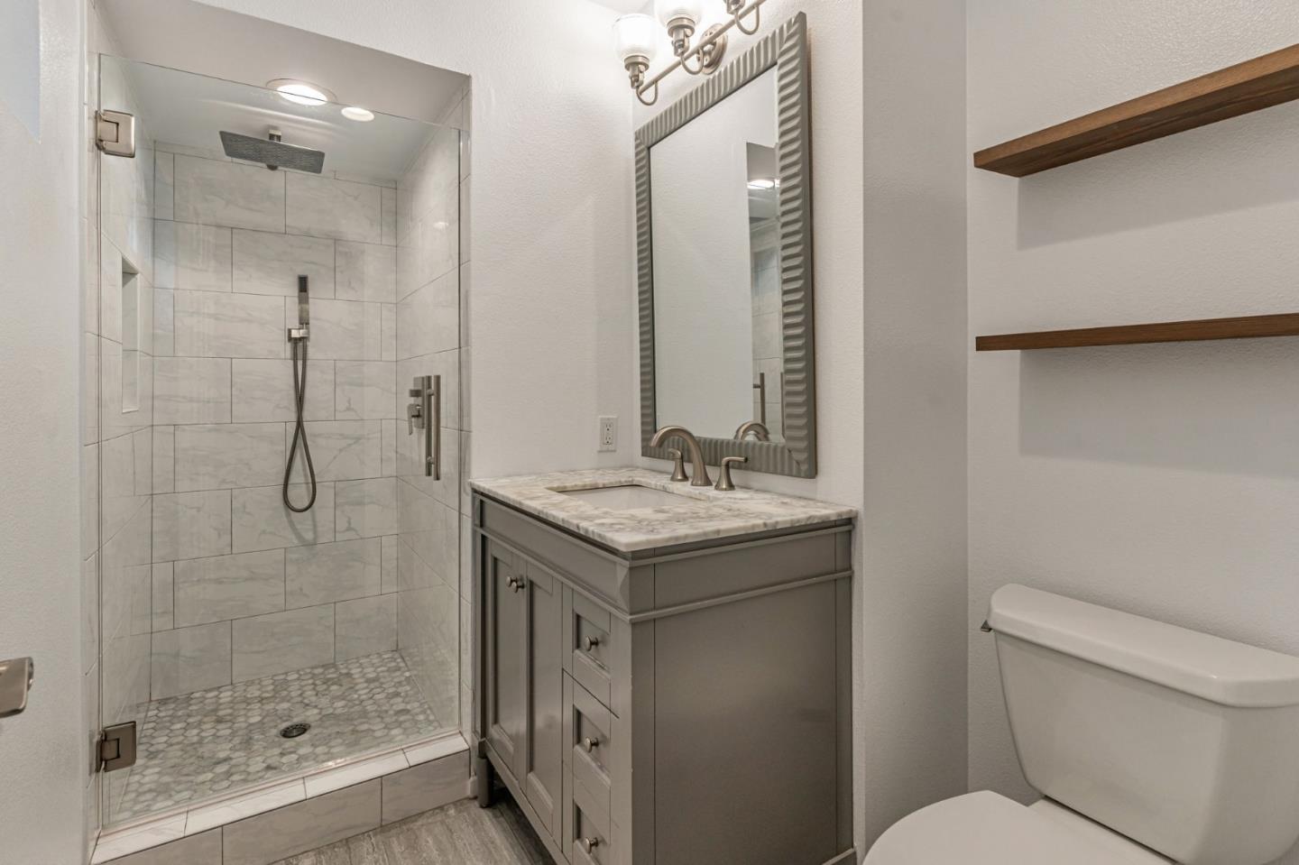 Detail Gallery Image 9 of 35 For 382 Coronado Ave #102,  Long Beach,  CA 90814 - 2 Beds | 2 Baths