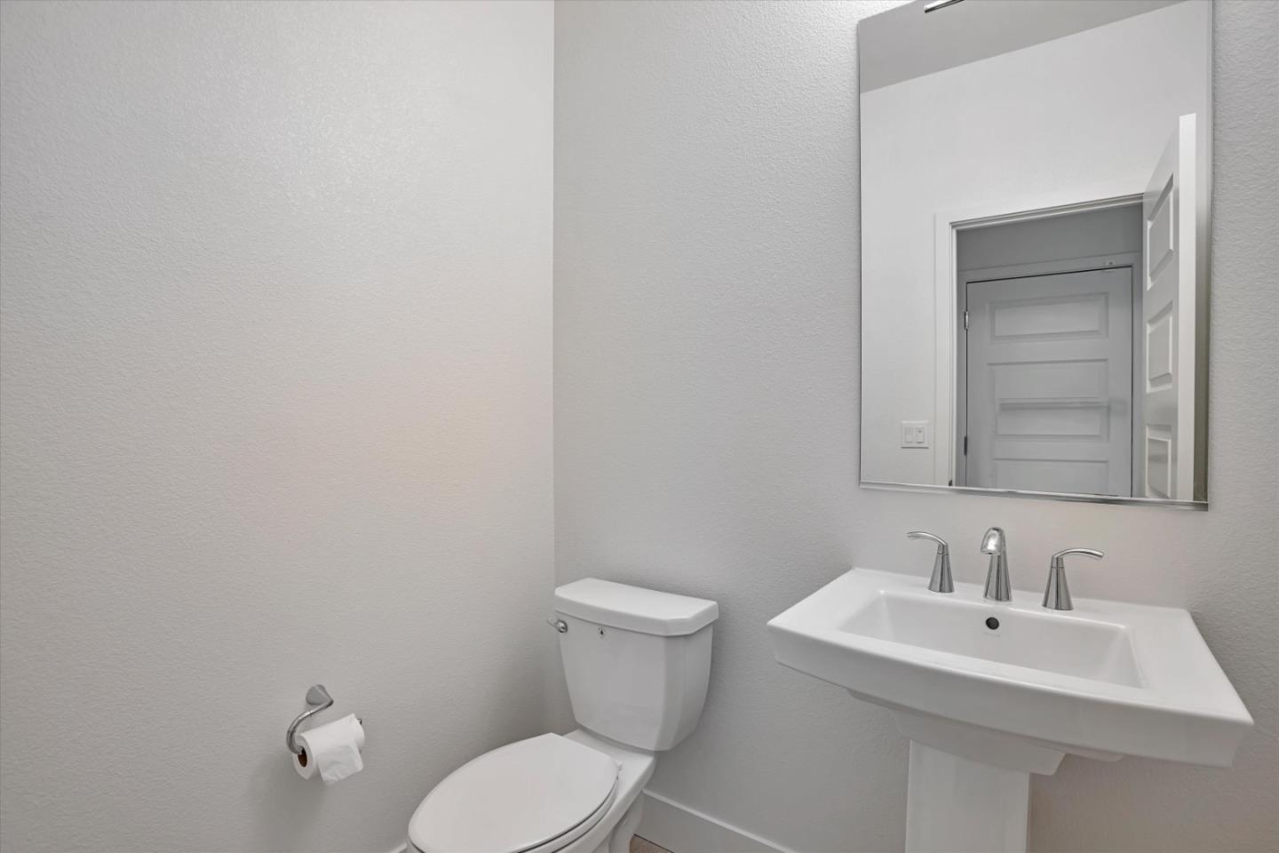 Detail Gallery Image 12 of 16 For 10466 Oboe Way, Elk Grove,  CA 95757 - 3 Beds | 2/1 Baths