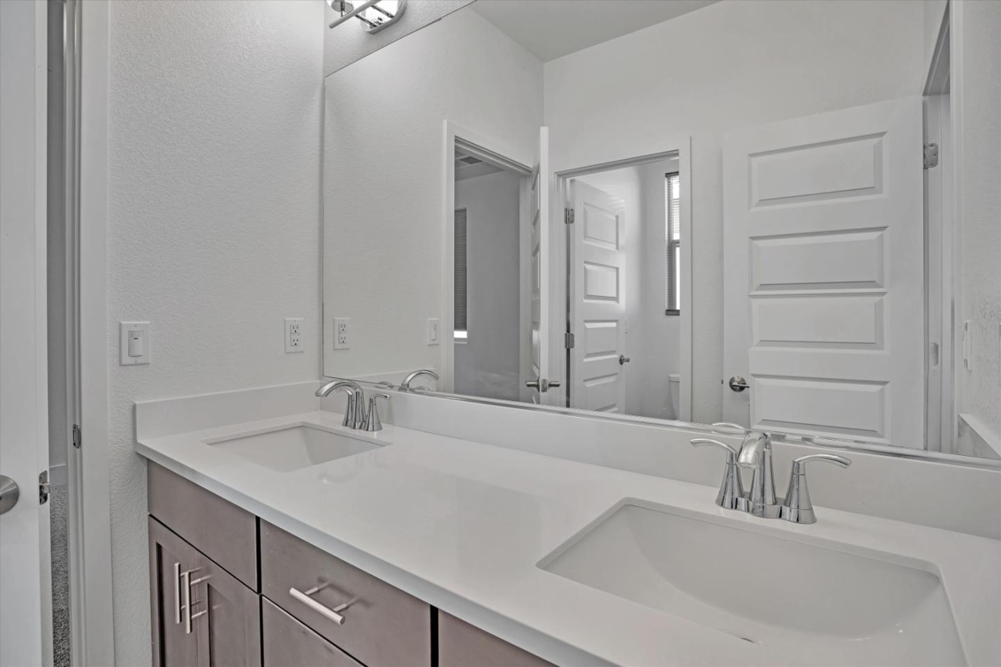 Detail Gallery Image 13 of 16 For 10466 Oboe Way, Elk Grove,  CA 95757 - 3 Beds | 2/1 Baths