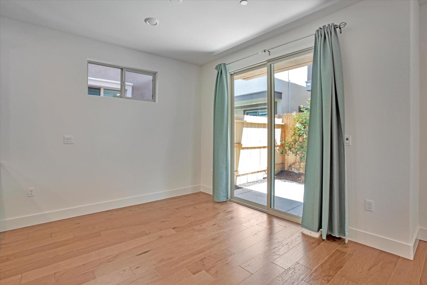 Detail Gallery Image 4 of 16 For 10466 Oboe Way, Elk Grove,  CA 95757 - 3 Beds | 2/1 Baths