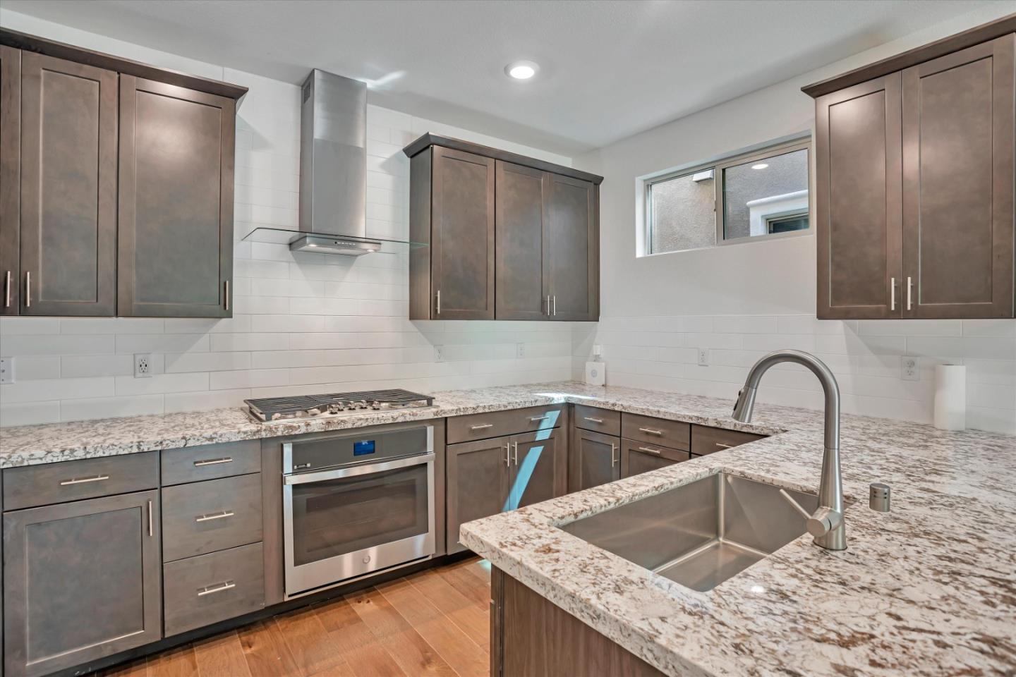 Detail Gallery Image 5 of 16 For 10466 Oboe Way, Elk Grove,  CA 95757 - 3 Beds | 2/1 Baths