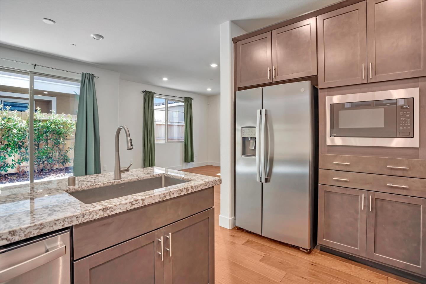 Detail Gallery Image 6 of 16 For 10466 Oboe Way, Elk Grove,  CA 95757 - 3 Beds | 2/1 Baths