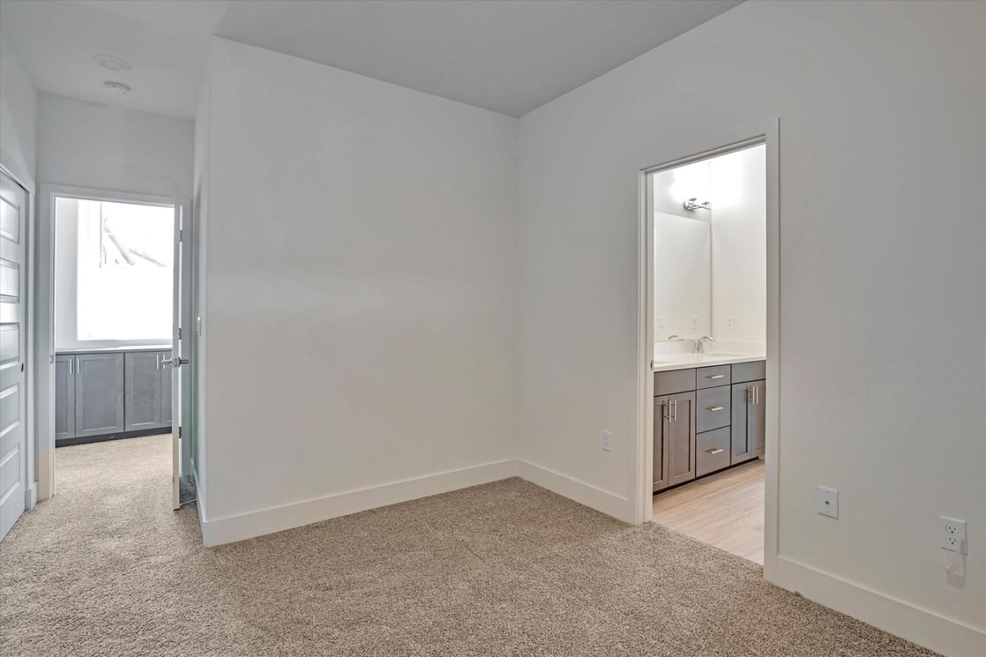 Detail Gallery Image 8 of 16 For 10466 Oboe Way, Elk Grove,  CA 95757 - 3 Beds | 2/1 Baths
