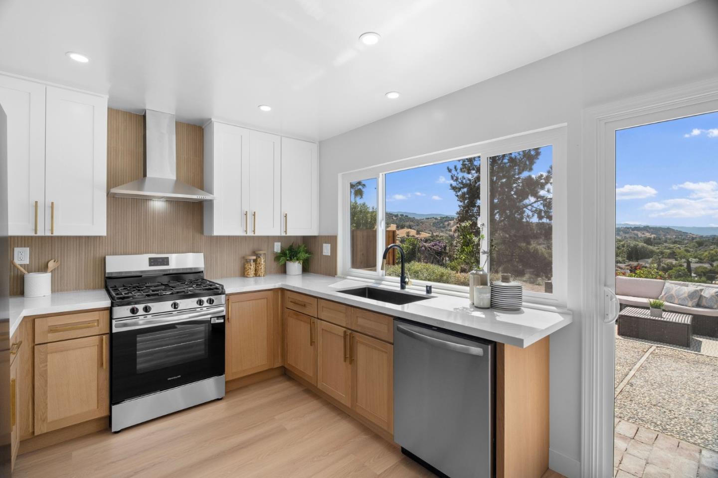 Detail Gallery Image 10 of 39 For 6238 Valroy Dr, San Jose,  CA 95123 - 4 Beds | 2/1 Baths