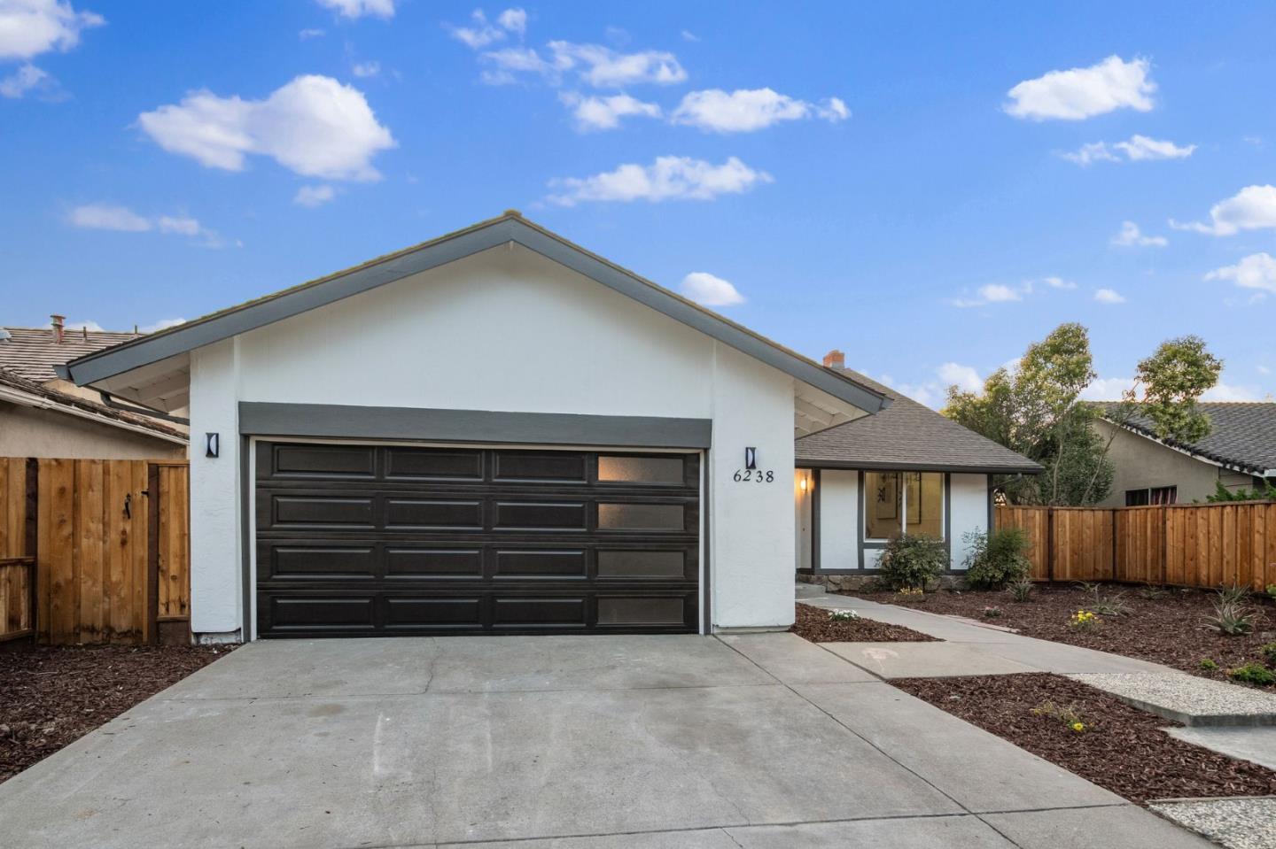 Detail Gallery Image 2 of 39 For 6238 Valroy Dr, San Jose,  CA 95123 - 4 Beds | 2/1 Baths