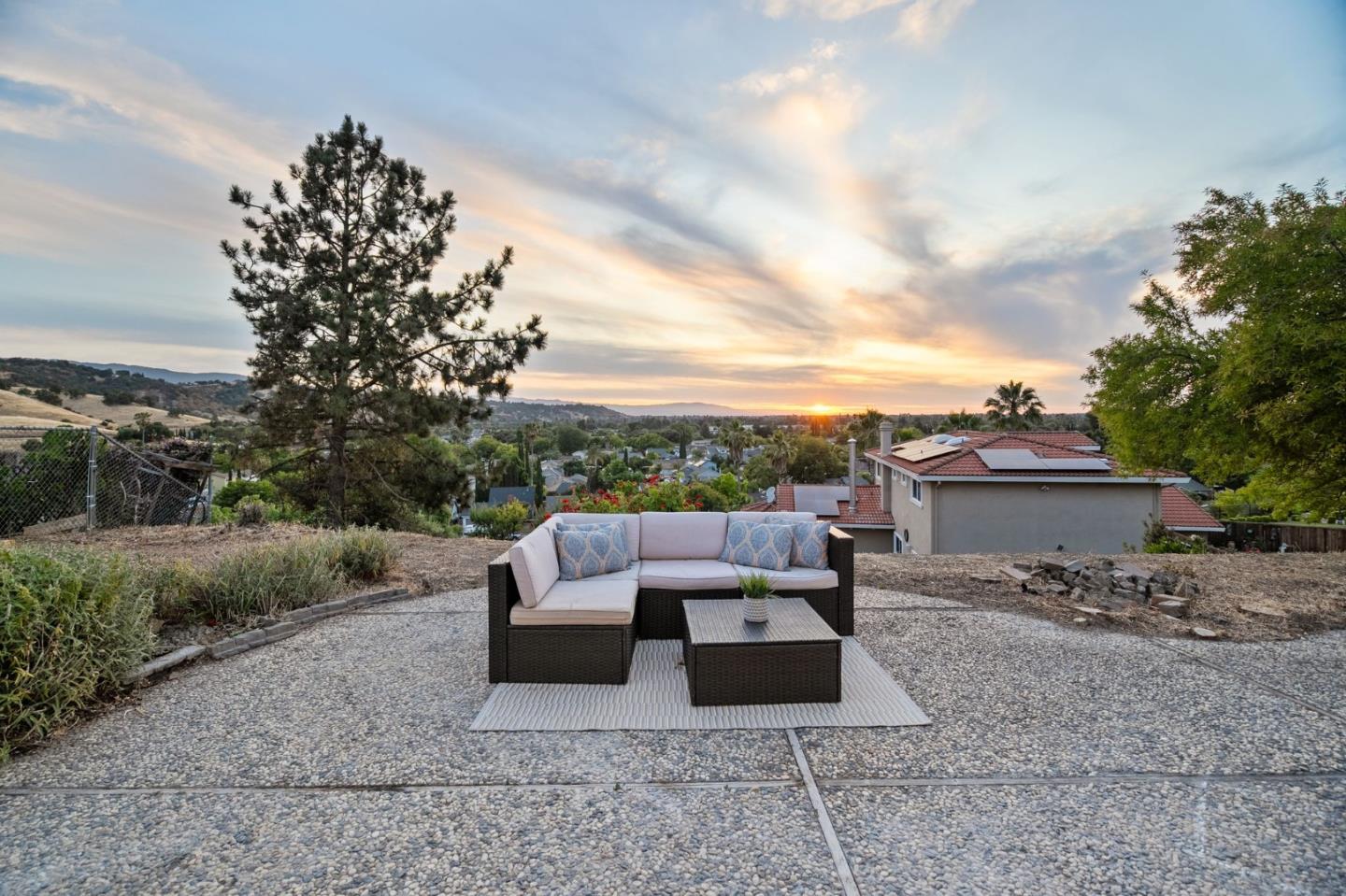 Detail Gallery Image 32 of 39 For 6238 Valroy Dr, San Jose,  CA 95123 - 4 Beds | 2/1 Baths