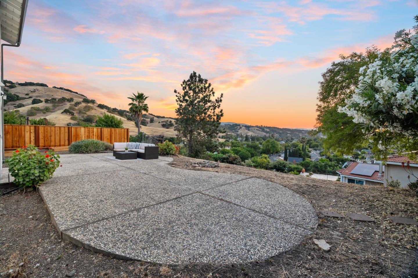 Detail Gallery Image 33 of 39 For 6238 Valroy Dr, San Jose,  CA 95123 - 4 Beds | 2/1 Baths