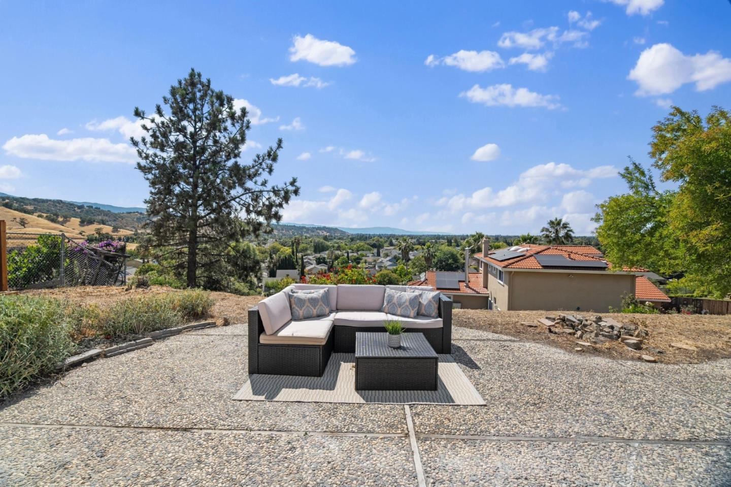 Detail Gallery Image 35 of 39 For 6238 Valroy Dr, San Jose,  CA 95123 - 4 Beds | 2/1 Baths