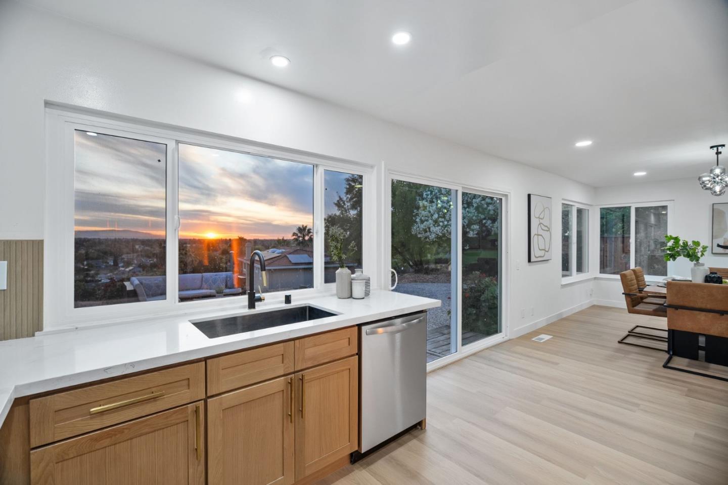 Detail Gallery Image 7 of 39 For 6238 Valroy Dr, San Jose,  CA 95123 - 4 Beds | 2/1 Baths
