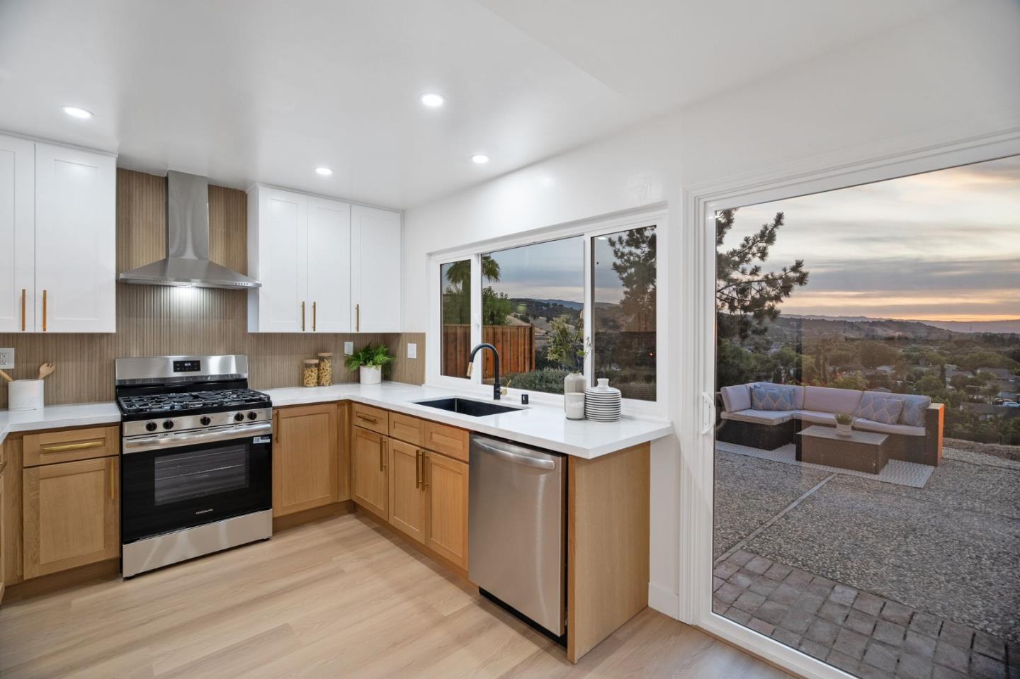 Detail Gallery Image 8 of 39 For 6238 Valroy Dr, San Jose,  CA 95123 - 4 Beds | 2/1 Baths
