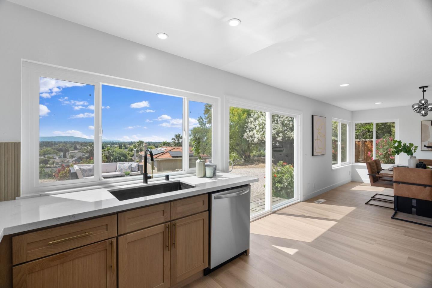 Detail Gallery Image 9 of 39 For 6238 Valroy Dr, San Jose,  CA 95123 - 4 Beds | 2/1 Baths