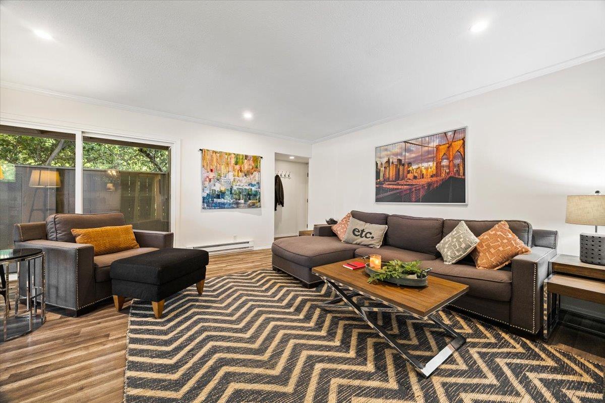 Detail Gallery Image 3 of 39 For 500 W Middlefield Rd #6,  Mountain View,  CA 94043 - 1 Beds | 1 Baths