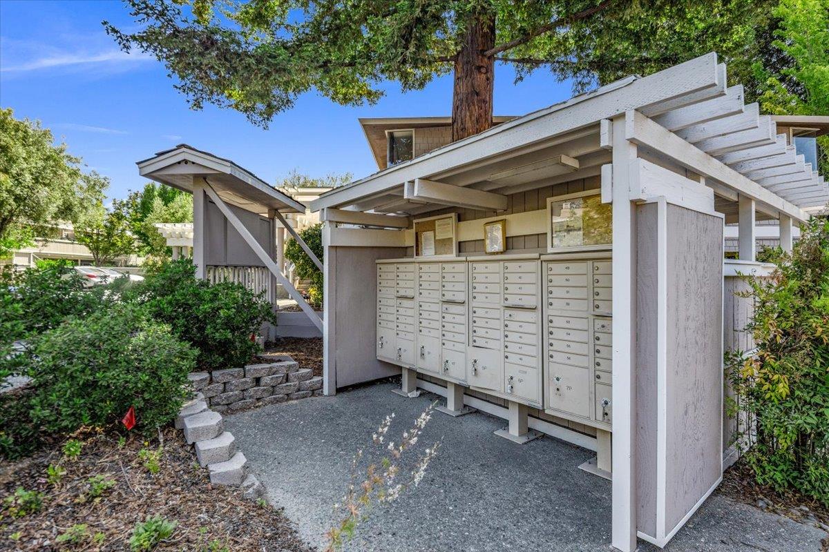 Detail Gallery Image 30 of 39 For 500 W Middlefield Rd #6,  Mountain View,  CA 94043 - 1 Beds | 1 Baths