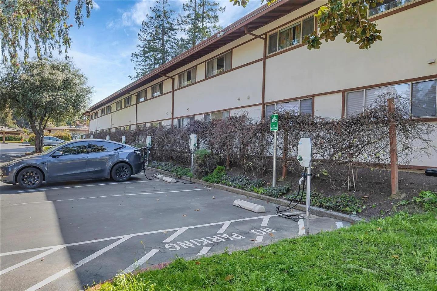 Detail Gallery Image 35 of 39 For 500 W Middlefield Rd #6,  Mountain View,  CA 94043 - 1 Beds | 1 Baths