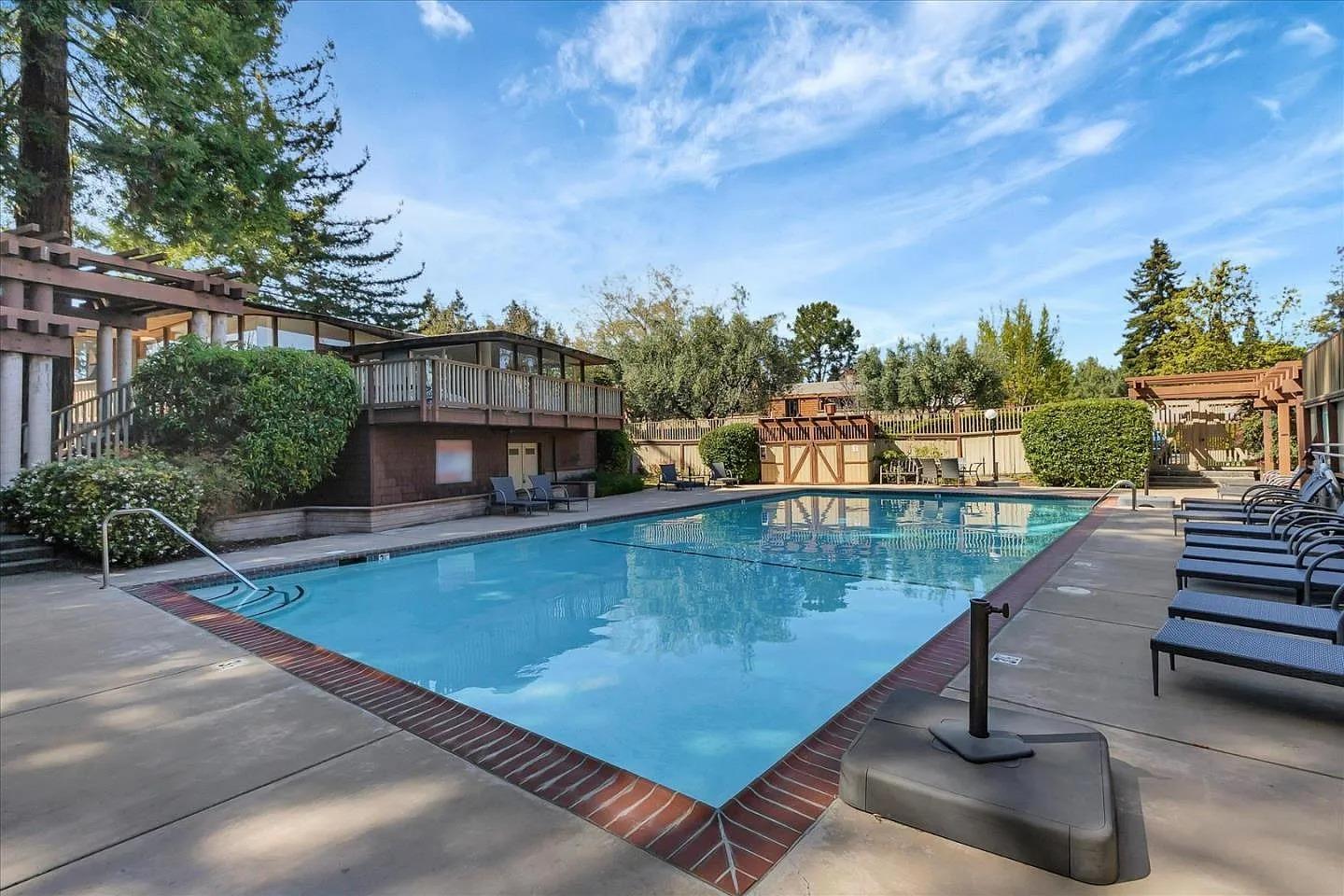 Detail Gallery Image 36 of 39 For 500 W Middlefield Rd #6,  Mountain View,  CA 94043 - 1 Beds | 1 Baths