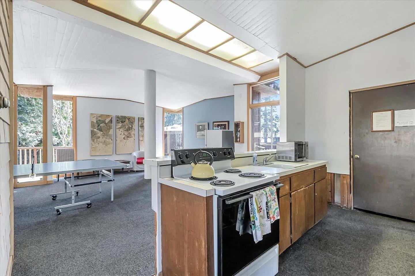 Detail Gallery Image 37 of 39 For 500 W Middlefield Rd #6,  Mountain View,  CA 94043 - 1 Beds | 1 Baths