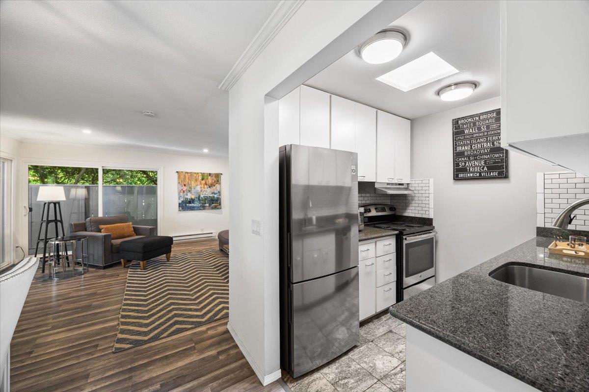 Detail Gallery Image 8 of 39 For 500 W Middlefield Rd #6,  Mountain View,  CA 94043 - 1 Beds | 1 Baths