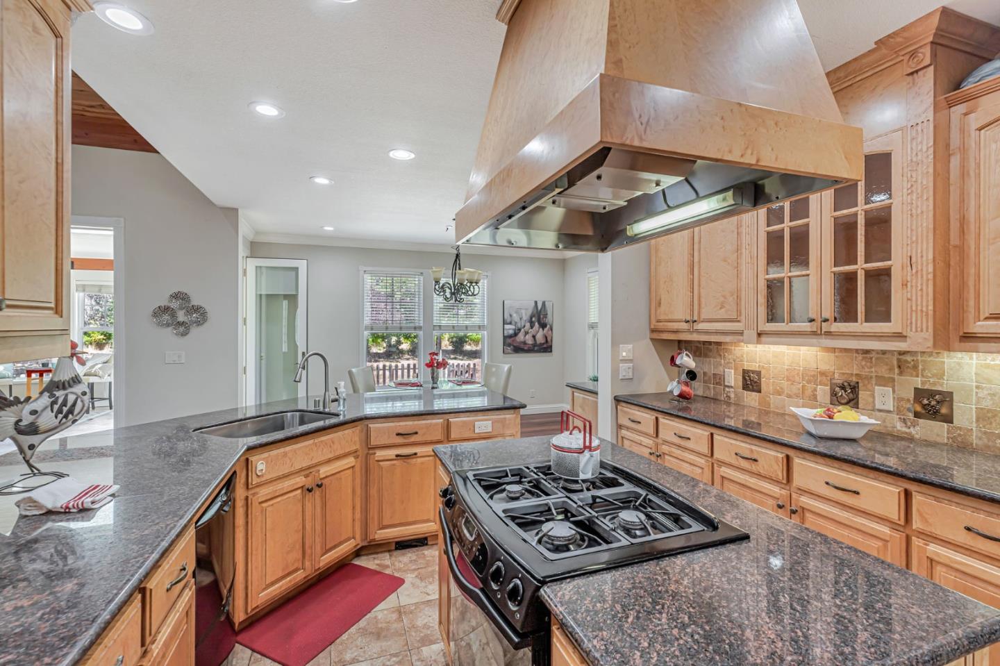 Detail Gallery Image 13 of 87 For 3025 Godfrey Ave, Gilroy,  CA 95020 - 3 Beds | 3 Baths