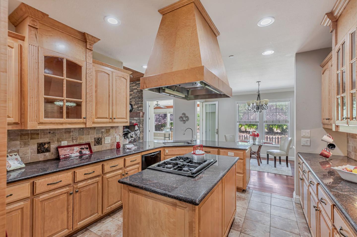 Detail Gallery Image 14 of 87 For 3025 Godfrey Ave, Gilroy,  CA 95020 - 3 Beds | 3 Baths