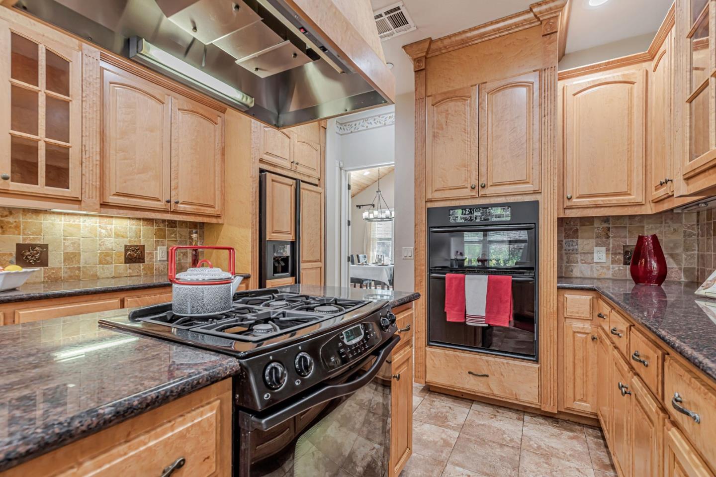 Detail Gallery Image 15 of 87 For 3025 Godfrey Ave, Gilroy,  CA 95020 - 3 Beds | 3 Baths